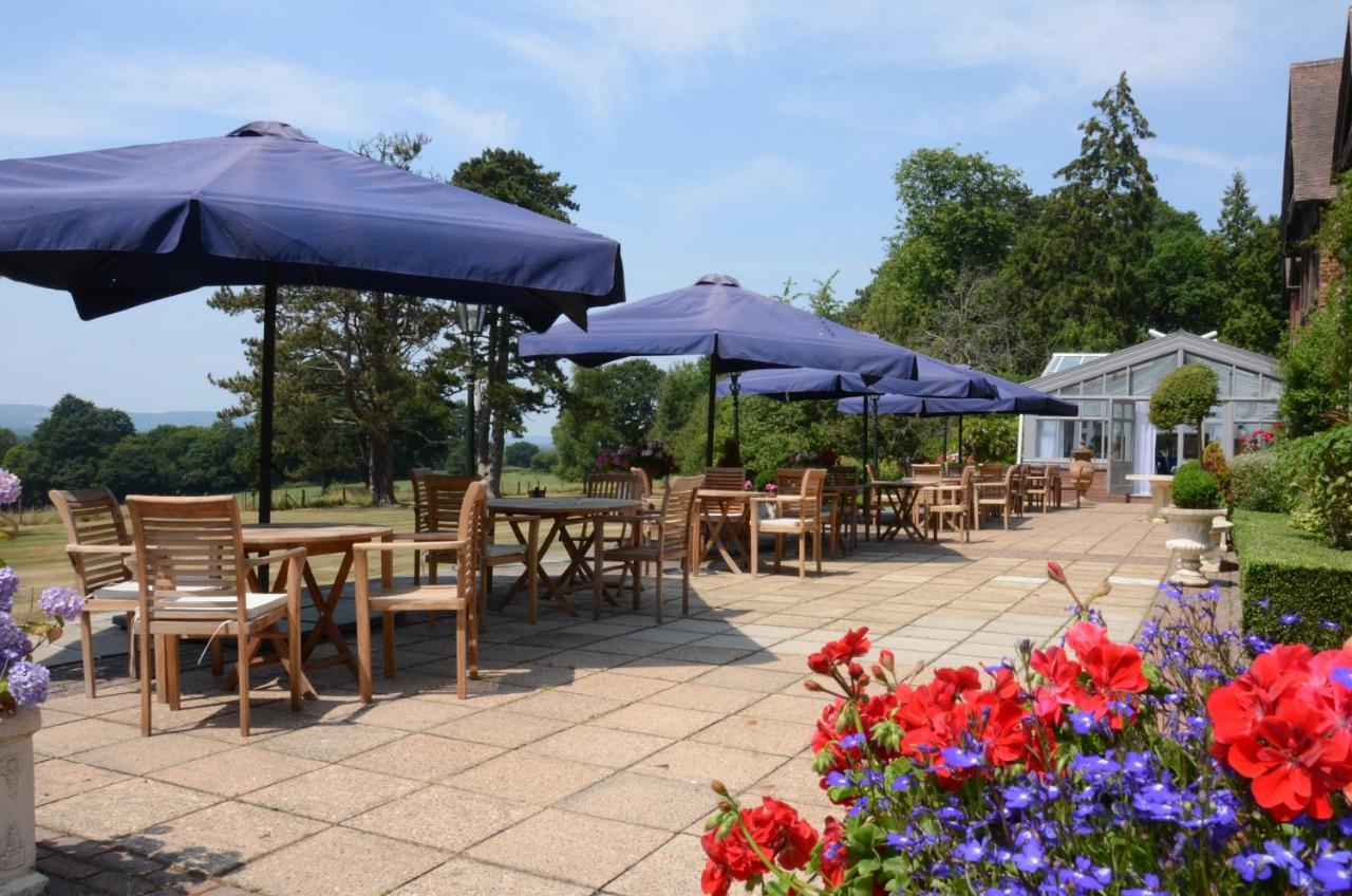 Stanhill Court Hotel, A Member Of Radisson Individuals Charlwood Kültér fotó